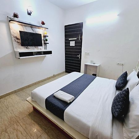 Hotel Tulip Near Delhi Airport New Delhi Buitenkant foto