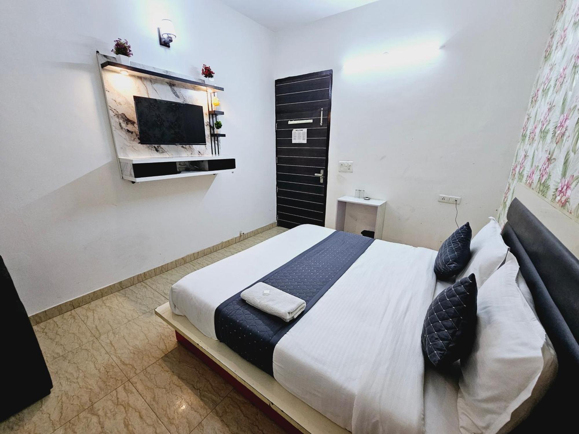 Hotel Tulip Near Delhi Airport New Delhi Buitenkant foto
