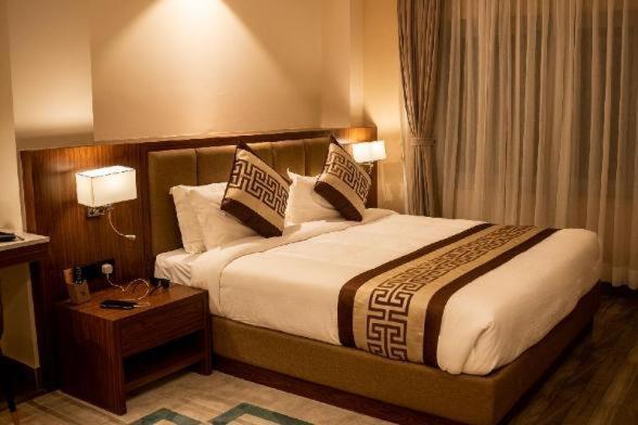 Hotel Tulip Near Delhi Airport New Delhi Buitenkant foto