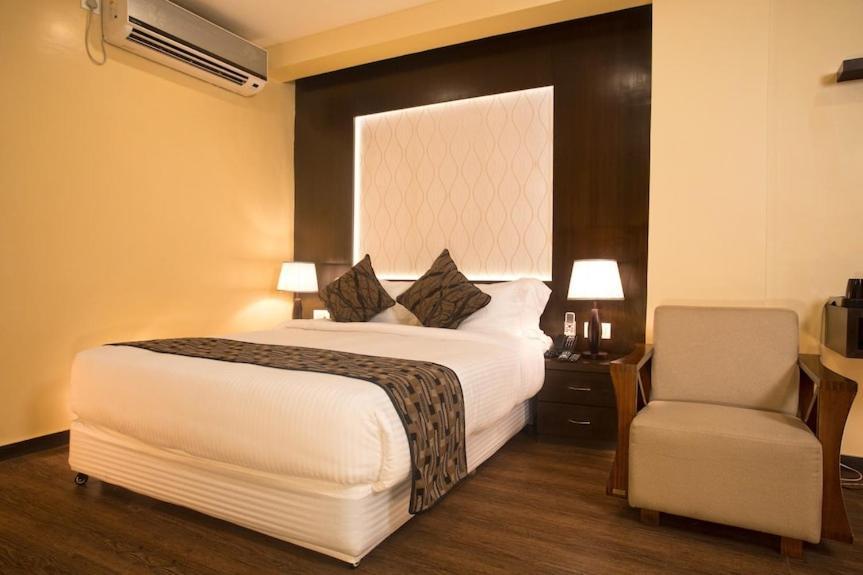 Hotel Tulip Near Delhi Airport New Delhi Buitenkant foto